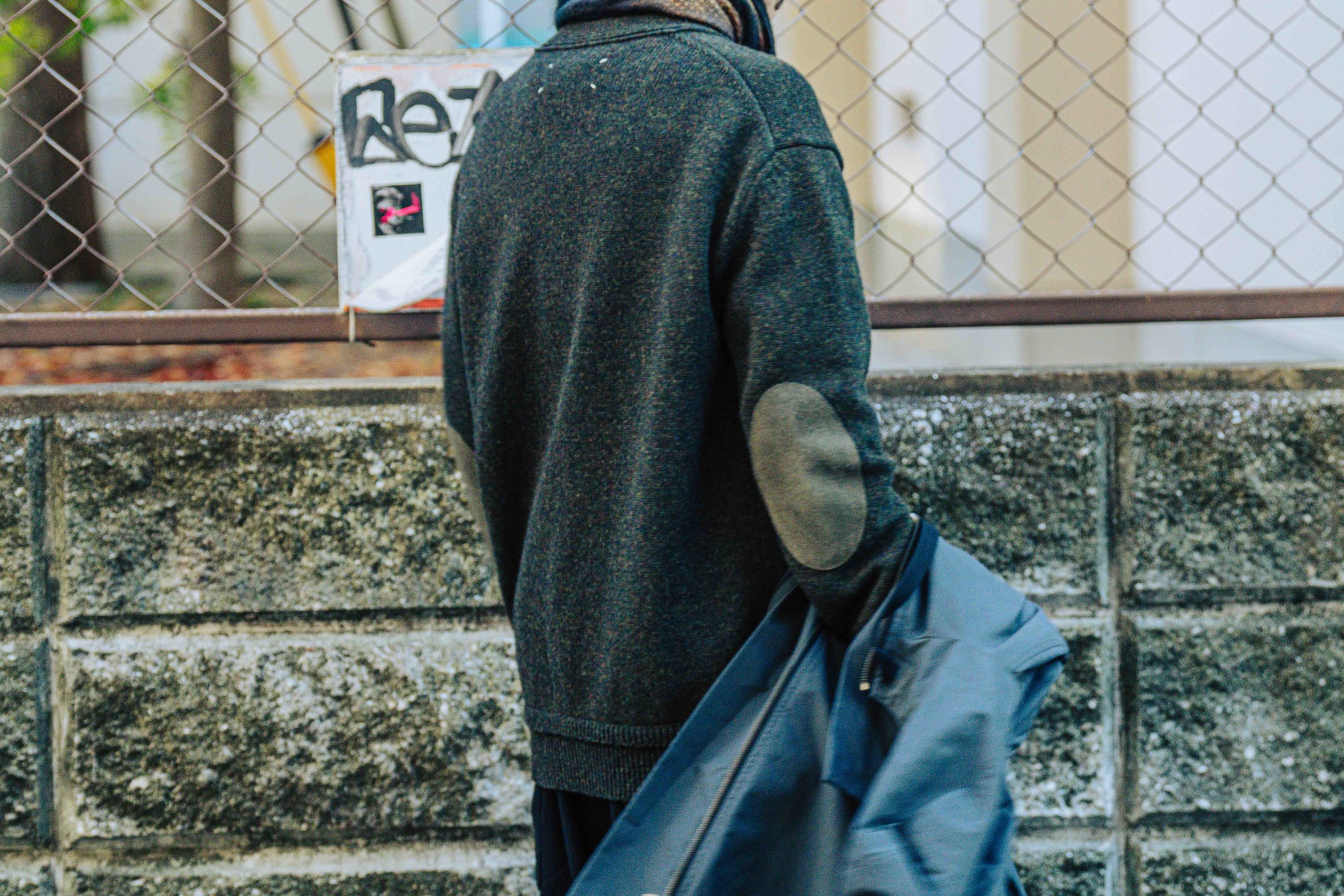 メゾンマルジェラのエルボーパッチカーディガン | HUES 福岡セレクト