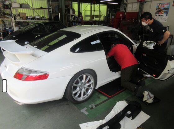 ポルシェ996GT3 クイックシフト組み付けで、ご来店 – ポルシェ