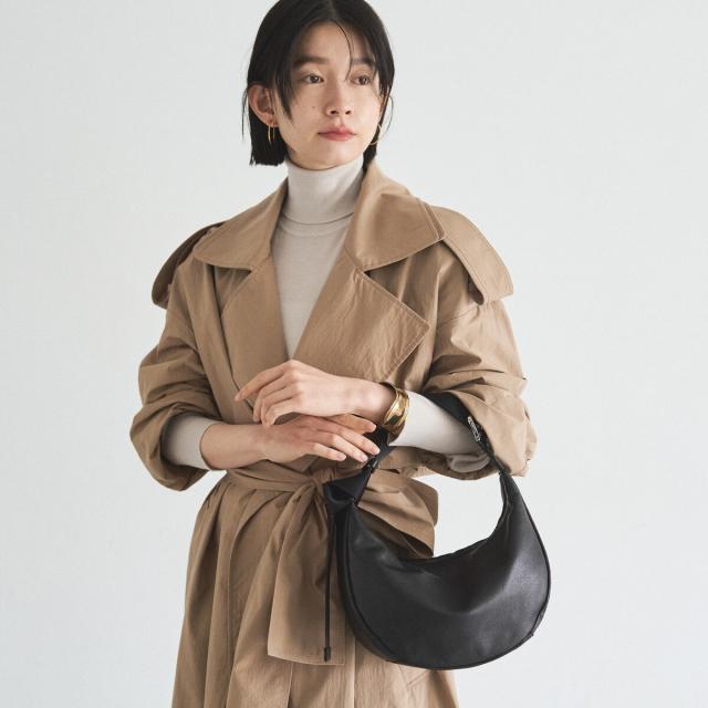 ラシット（russet）/ソフトレザーラウンドショルダーバッグ〈UNISEX