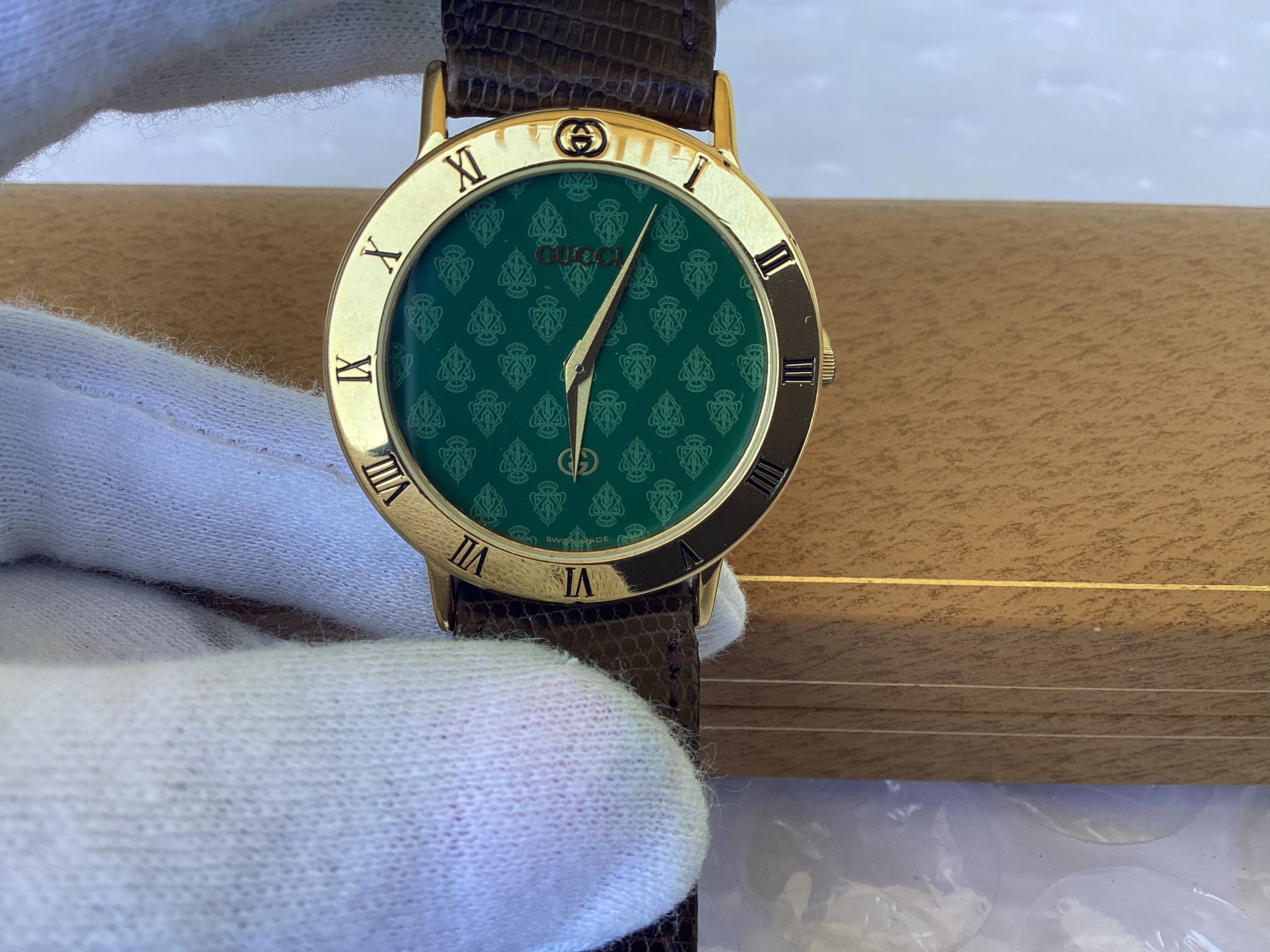 1990's Old Vintage Gucci 3000M Men's or Unisex Watch Gold Tone