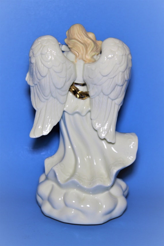 Vintage Sankyo Porcelain Angel Musical Box the Herald Angels Sing