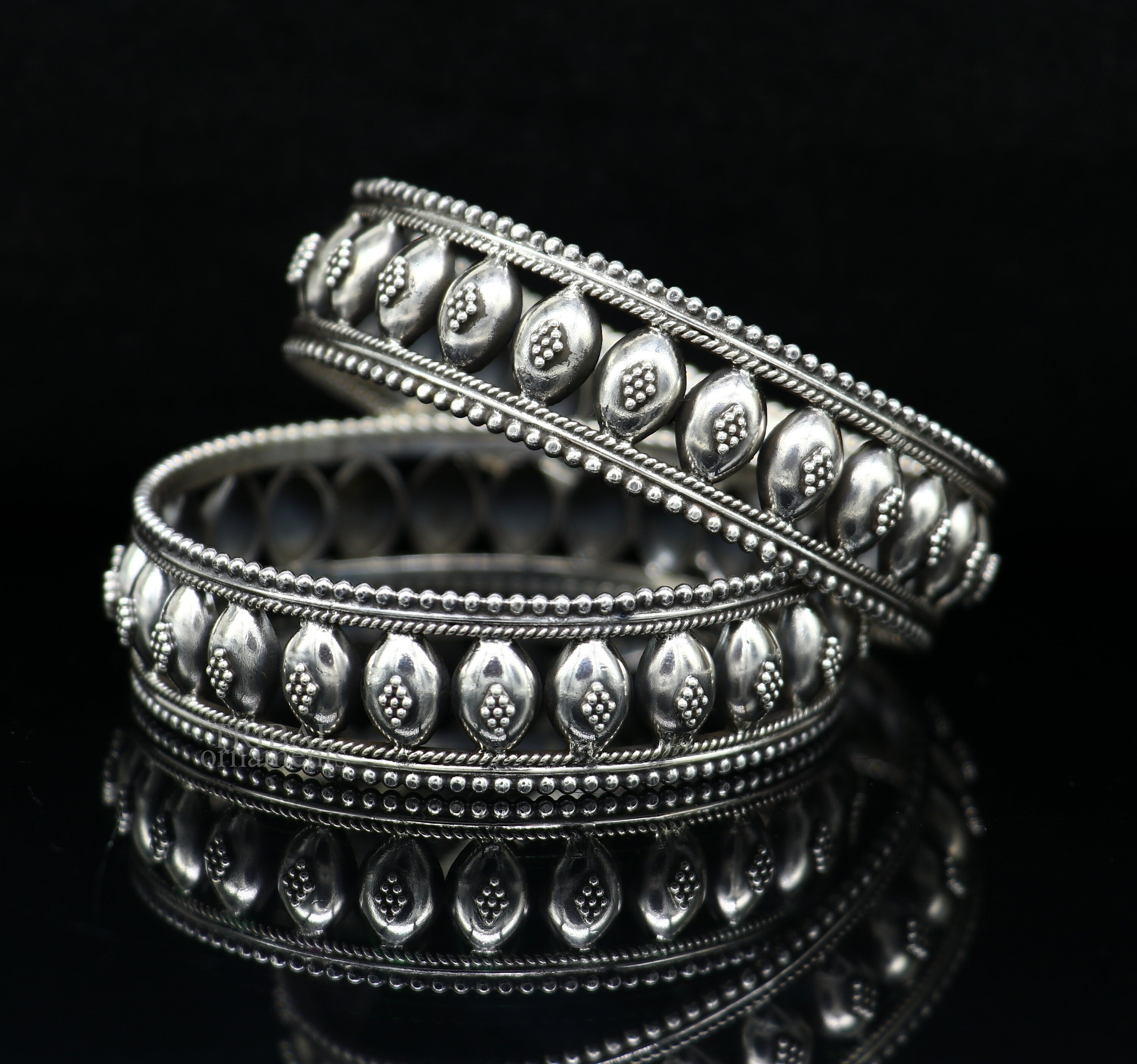 925 Sterling Silver Handmade Gorgeous Vintage Floral Design Bangle