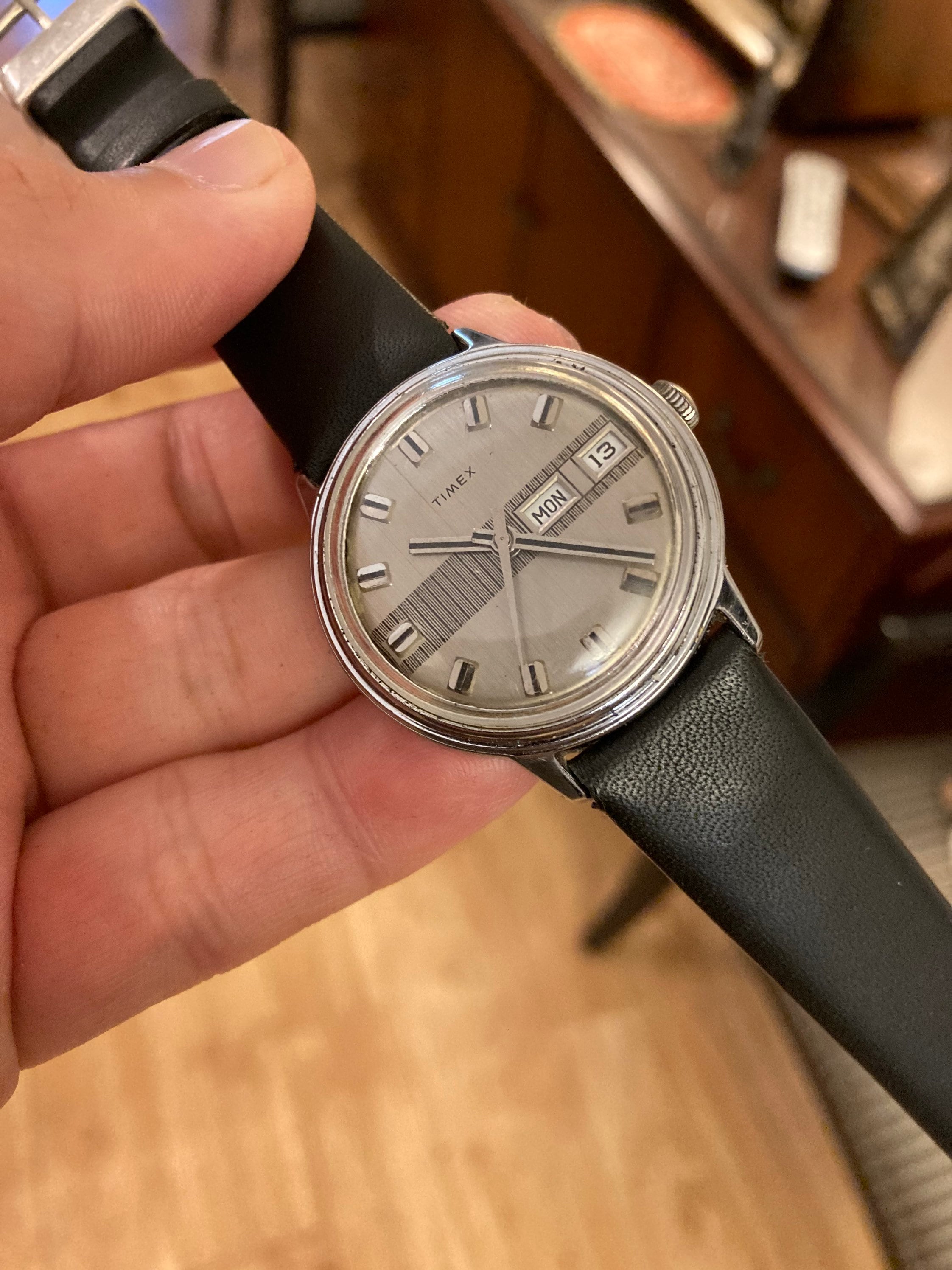 Vintage 1974 Timex Winding Water Resistant Date Men's Watch W