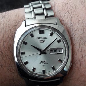 il_300x300.6954452905_nee3.jpg