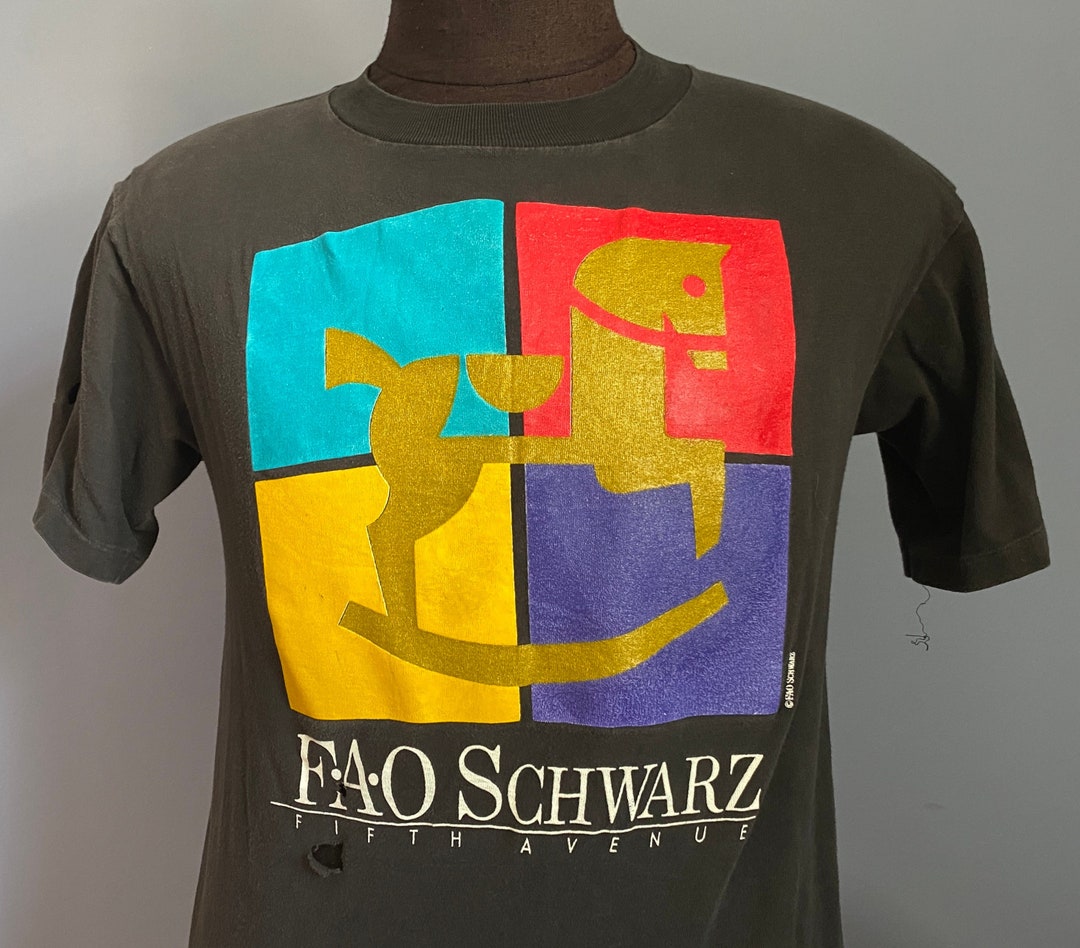 Vintage 90s FAO Schwarz T-shirt: Fifth Avenue Toy Store - MEDIUM