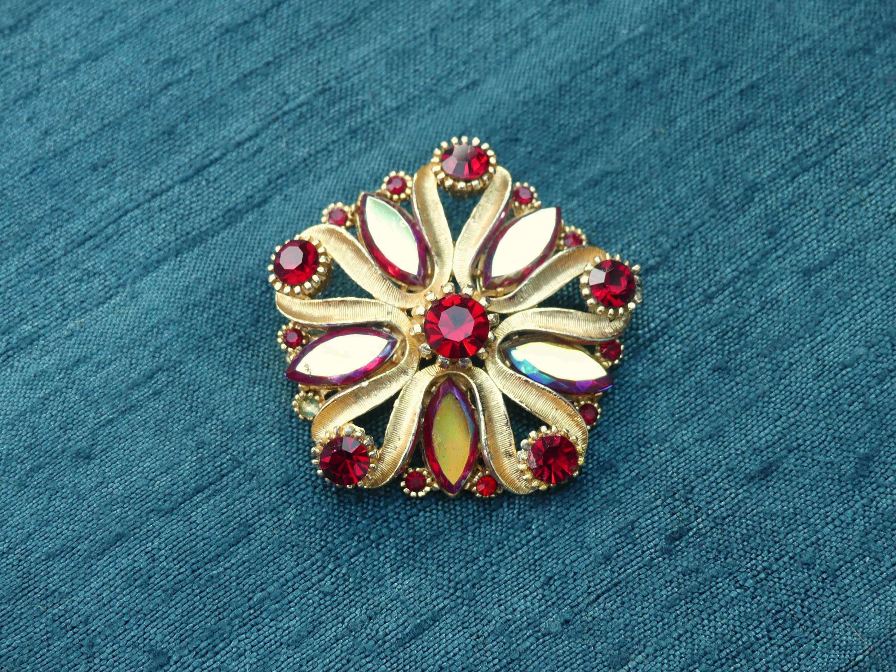 SPHINX Gold-plated Brooch With Dark Red Round & Marquis Shaped