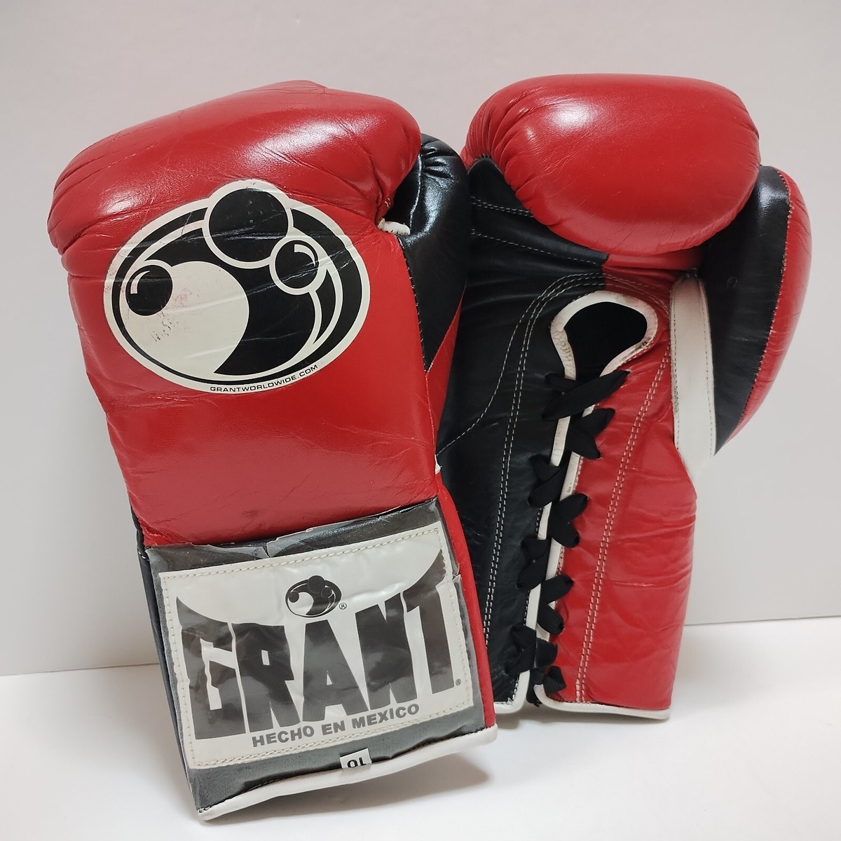 Authentic GRANT Boxing Gloves 10oz Red/White Lace-up type from