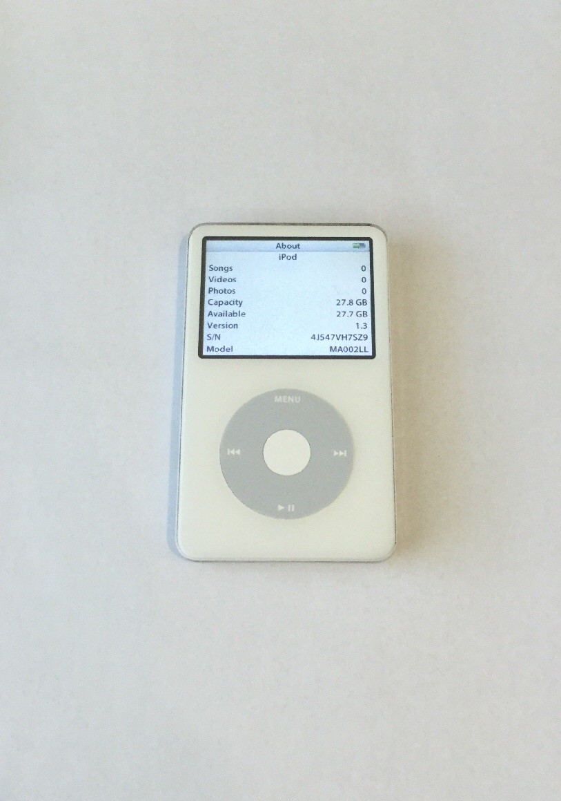 Apple iPod classic 5th Generation White (30 GB) (MA002LL) with New