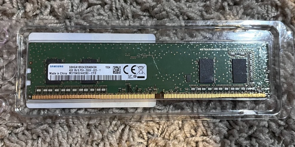 Samsung DDR4 SDRAM 4 GB Capacity per Module Memory (RAM) for sale