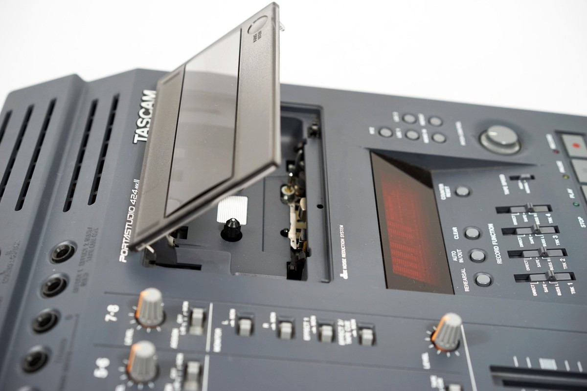 TASCAM 424 MKII Portastudio 4-Track Cassette Tape Recorder Mixer
