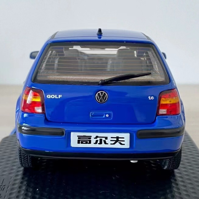 1/18 Volkswagen Golf MK4 four doors China 2004 FAW VW Dealer
