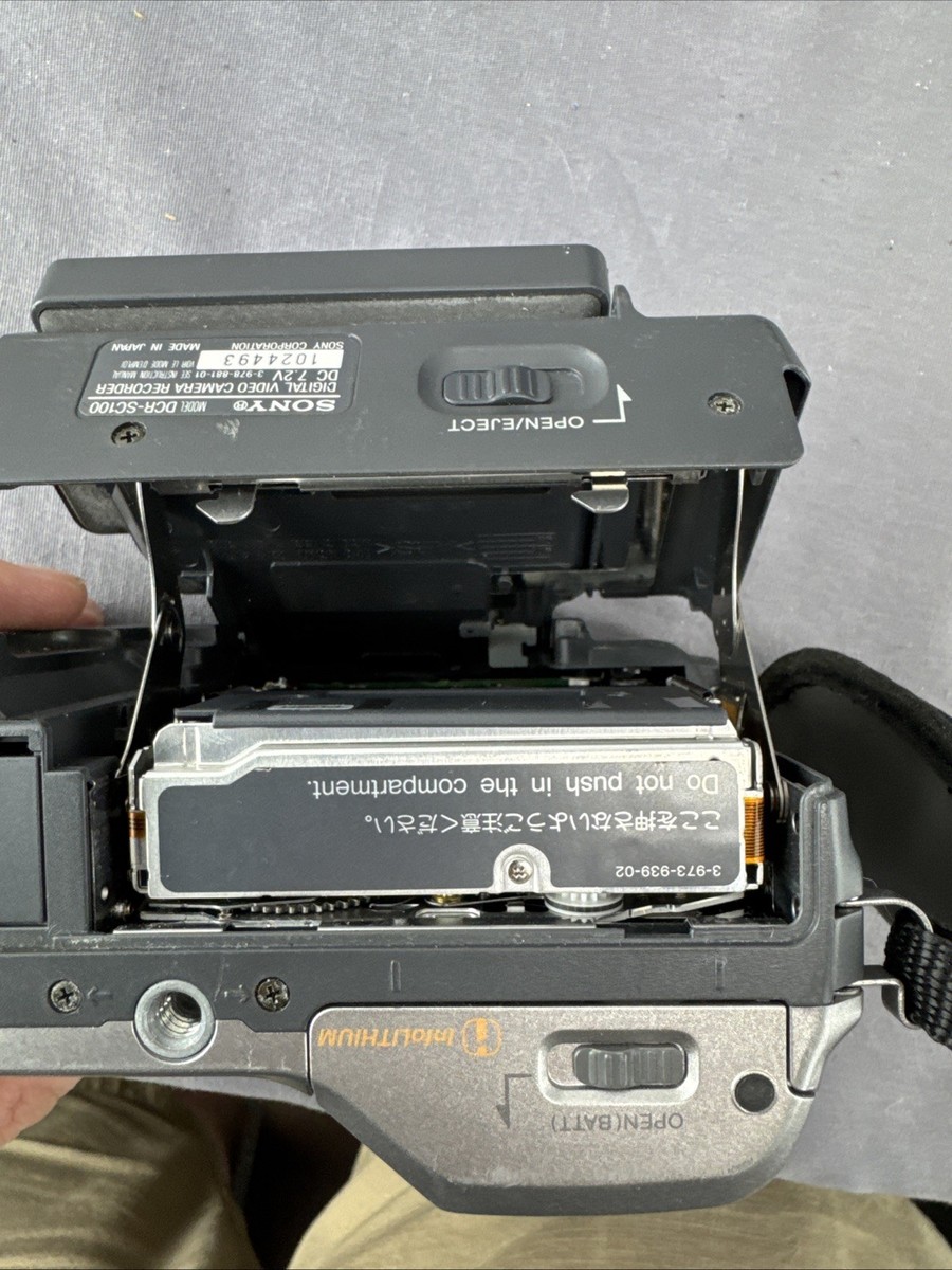Sony DCR-SC100 Camcorder Mini DV Tape Digital Video Camera LCD