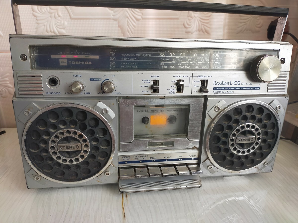 TOSHIBA BOMBEAT L-02 RT-103S color silver Stereo radio cassette