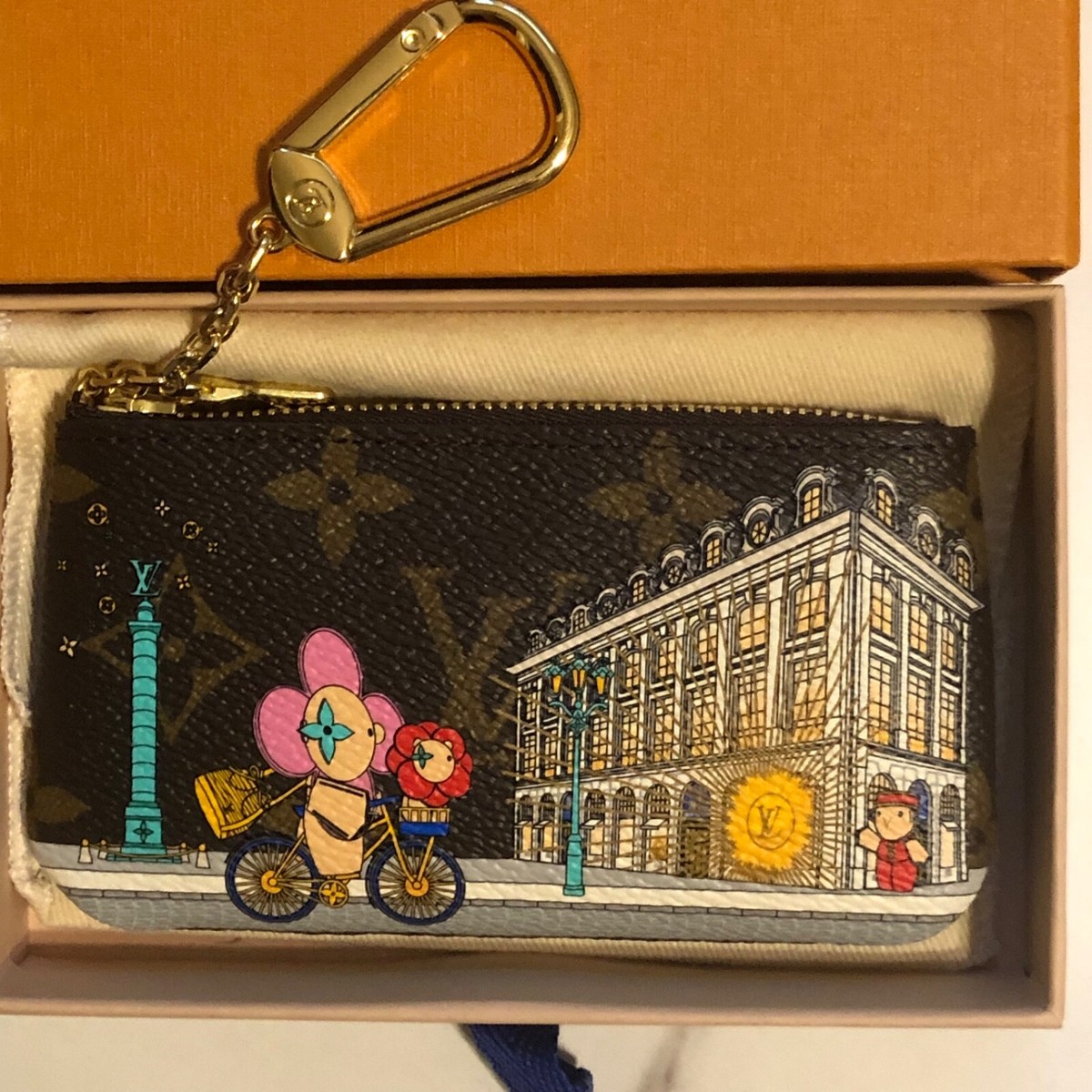 Louis Vuitton Vivienne Holiday Christmas Animation PARIS Key Cles