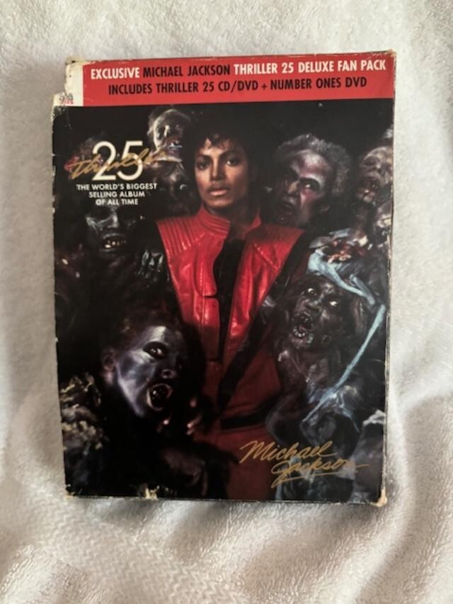 2008 Michael Jackson Thriller 25th Deluxe Fan Pack w/ CD And DVD