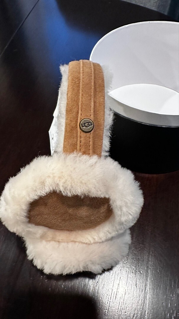 NWT UGG Australia Classic Logo Shearling Earmuffs / Chestnut Brown