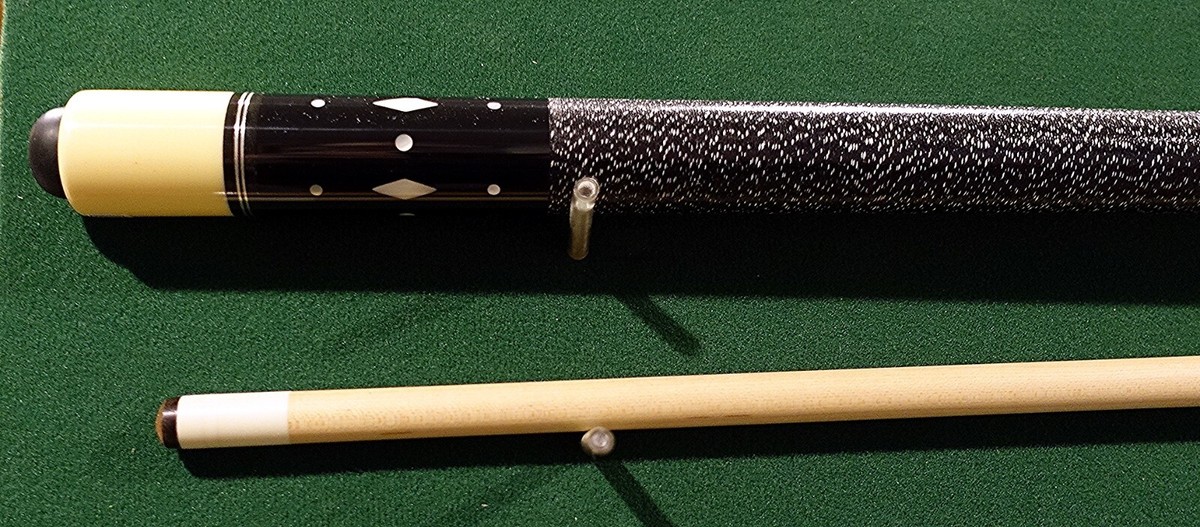 New Vintage signed Helmstetter Pool Cue Billiards Never used 1st