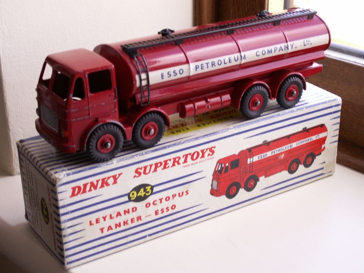 Dinky #943 Leyland Octopus 'ESSO' Tanker Toy Truck