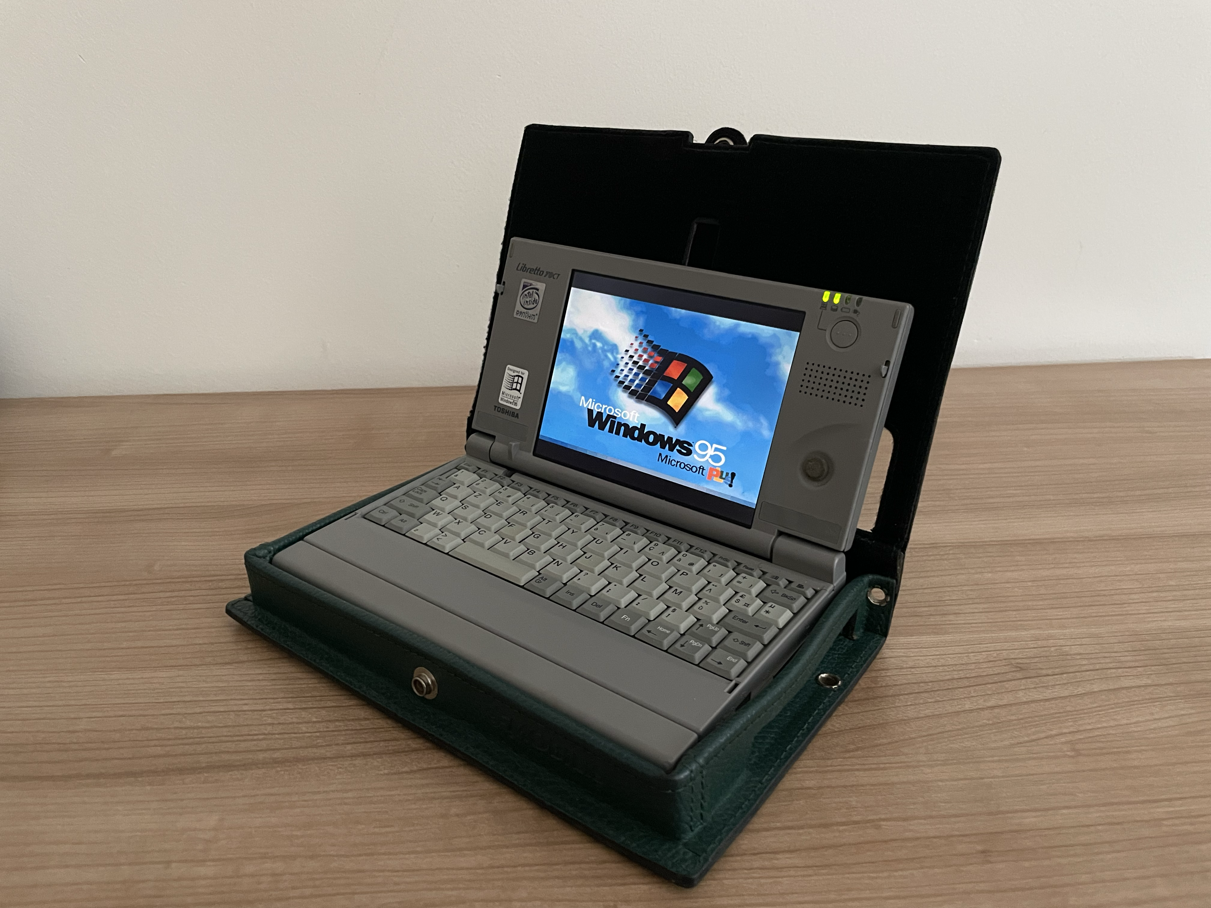 I just repaired this Toshiba Libretto 70ct (bad contacts on VRAM