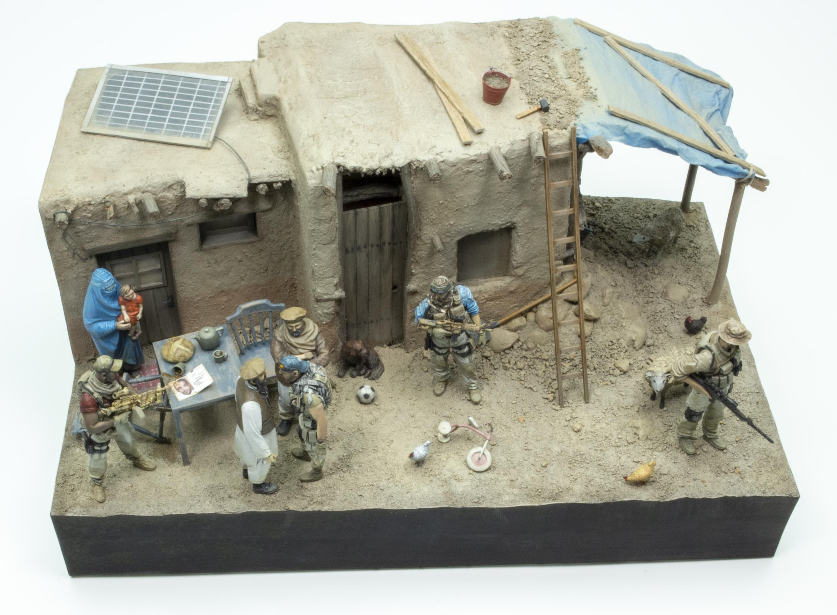 完成した1/35「アフガニスタンのどこか」ジオラマ。 : r/minipainting