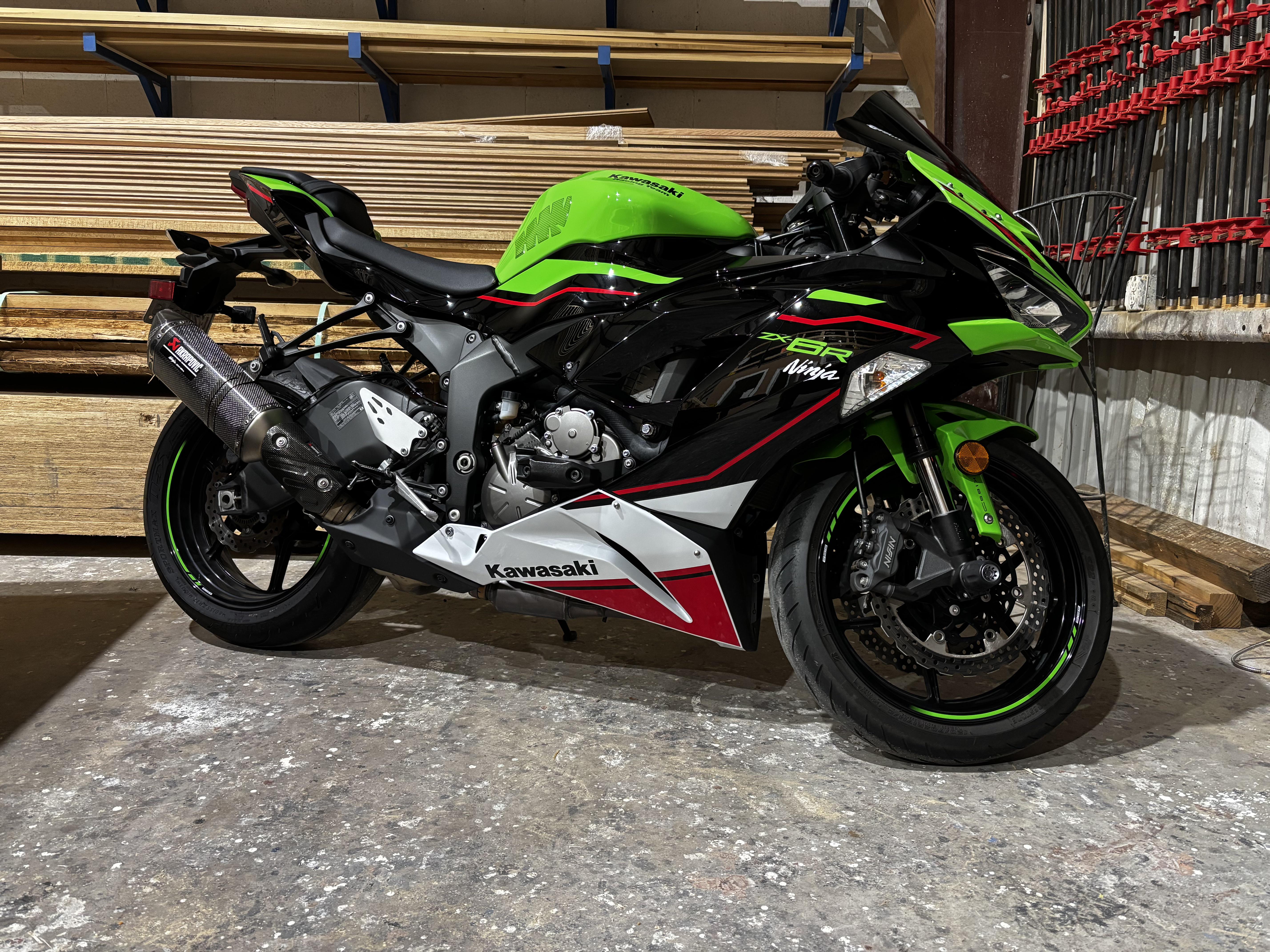 Last picture with that god awful stock rear fender! : r/zx6r