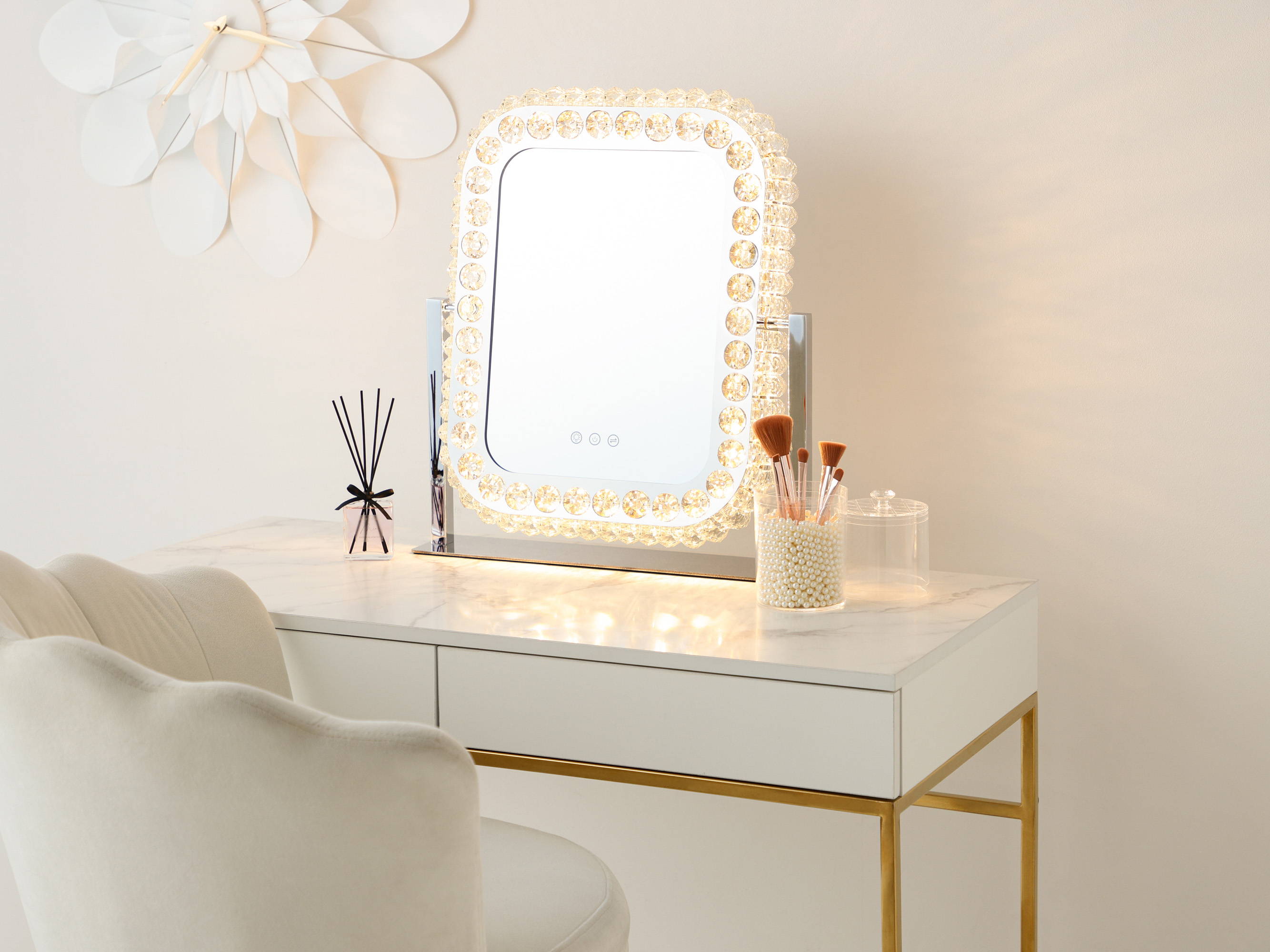 Francfrancのブリエハリウッドミラーでかわいいメイクスペース作りを