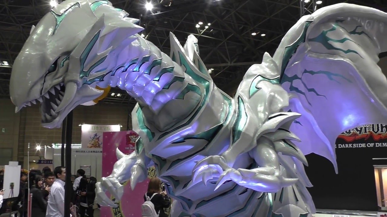 青眼の亜白龍（ブルーアイズ・オルタナティブ・ホワイト・ドラゴン