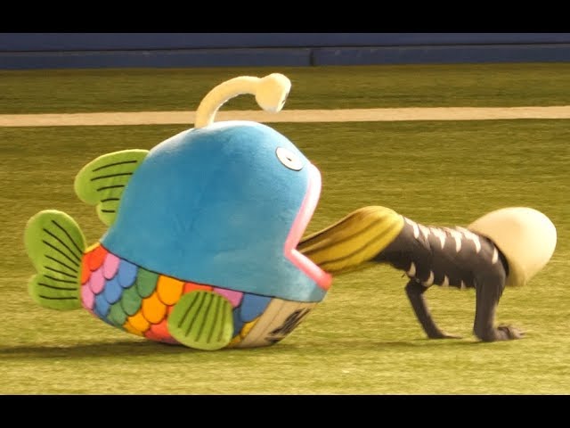千葉ロッテの謎の魚 公衆の面前で吐くAwesome Japanese baseball