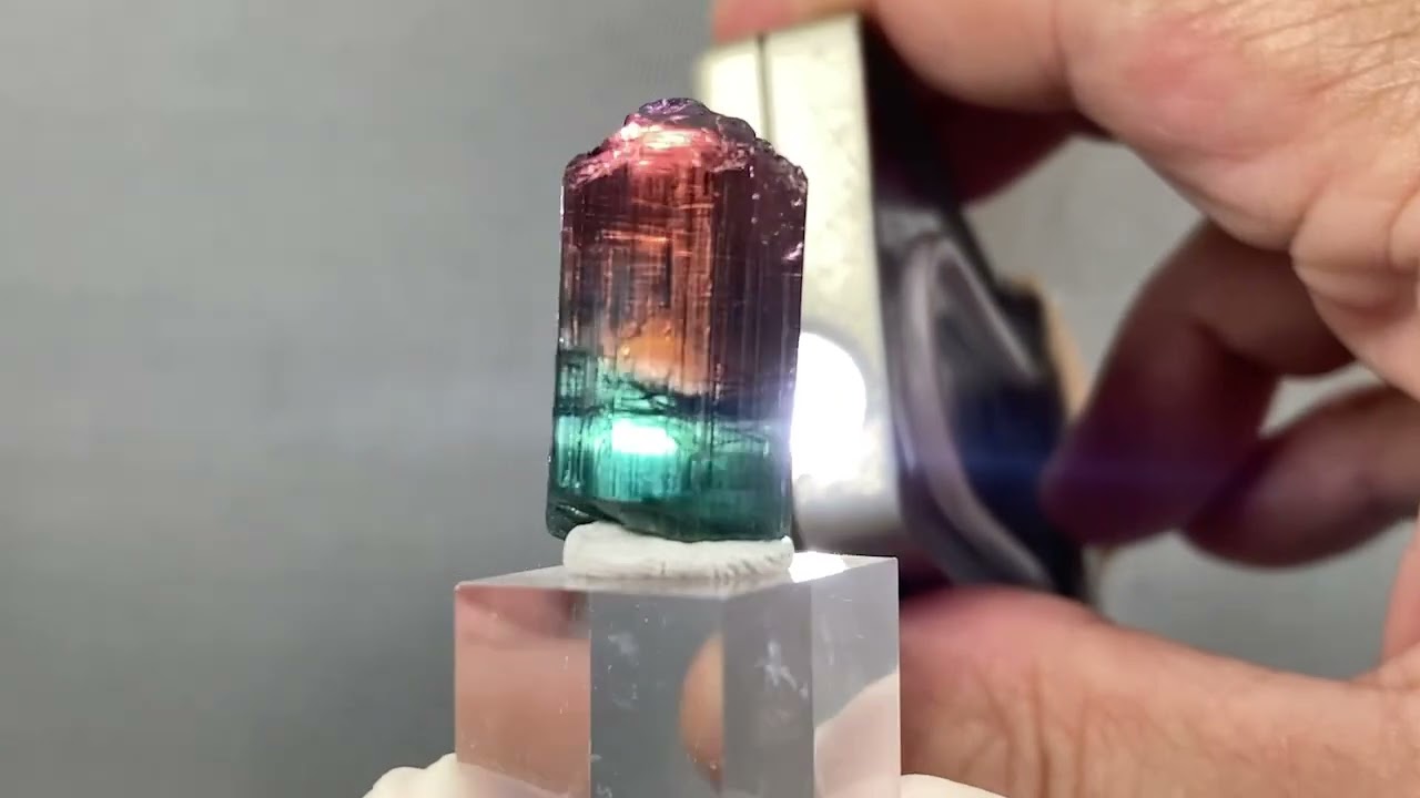 ブラジル・クルゼーロ鉱山産バイカラー（グリーン＆ルベライト