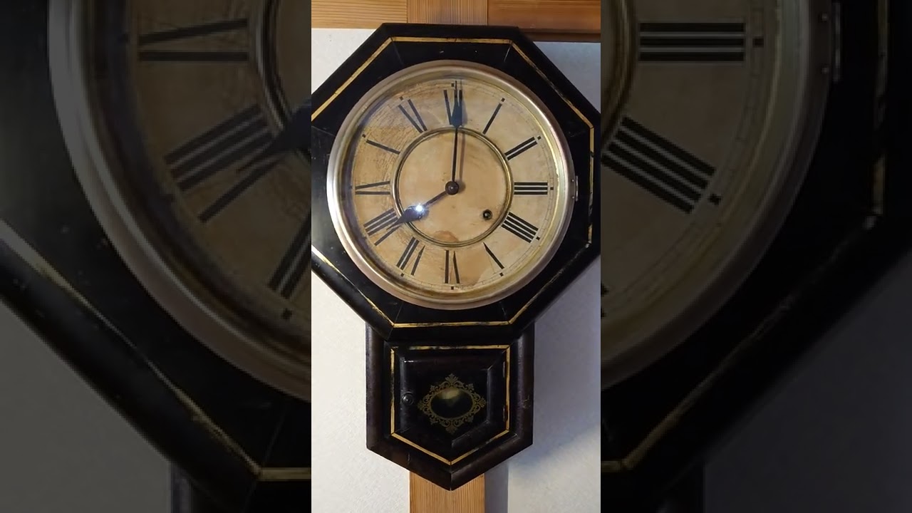 アンソニア 1882年製 10㌅金筋八角ゼンマイ振り子時計 - YouTube
