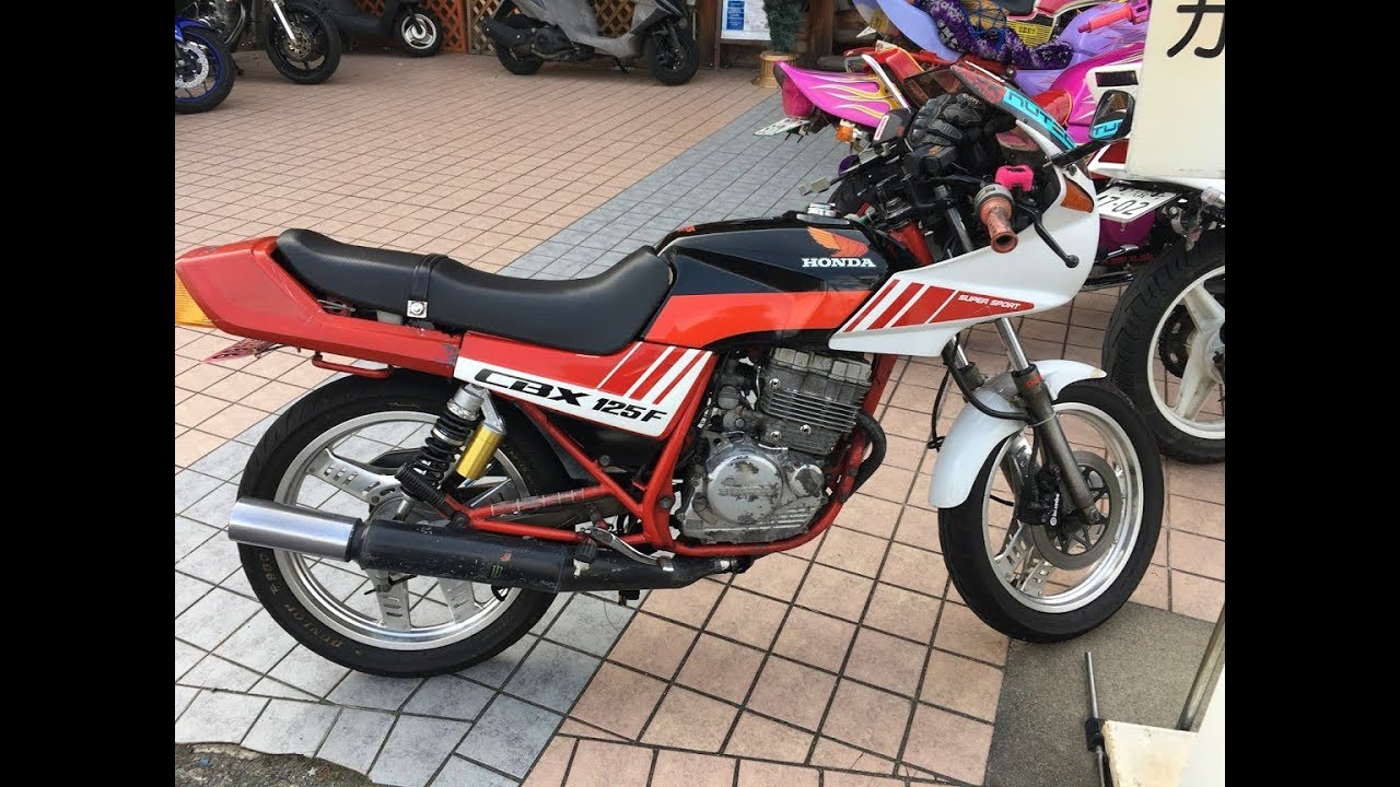 ロケットカウルが渋いカフェレーサー 2into1シングルエキゾースト