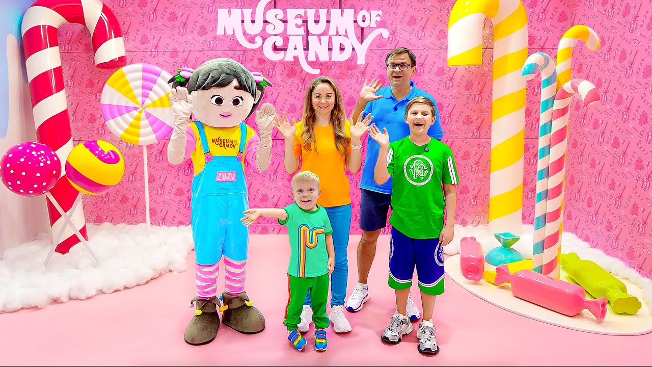 Diana and Roma's family explores the Сandy Museum and Amusement