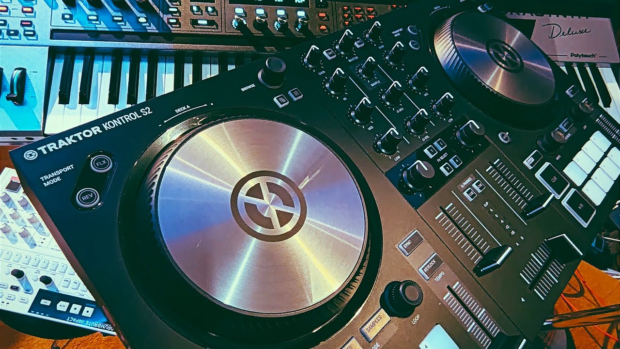 unboxing TRAKTOR KONTROL S2 MK3 - YouTube