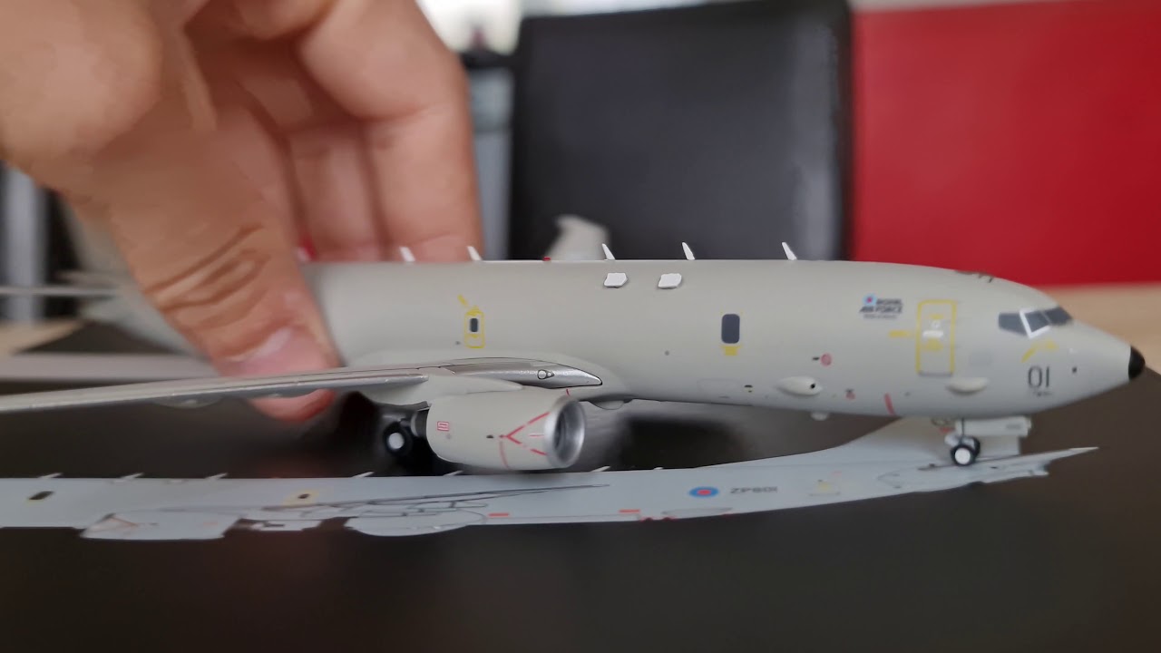 gemini 200 Royal Air force Boeing P-8 poseidon 1/200 - YouTube