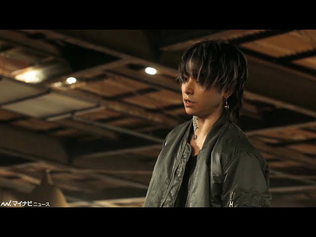 東リベ2】”一虎”村上虹郎、“マイキー”吉沢亮に襲いかかる かつての親友