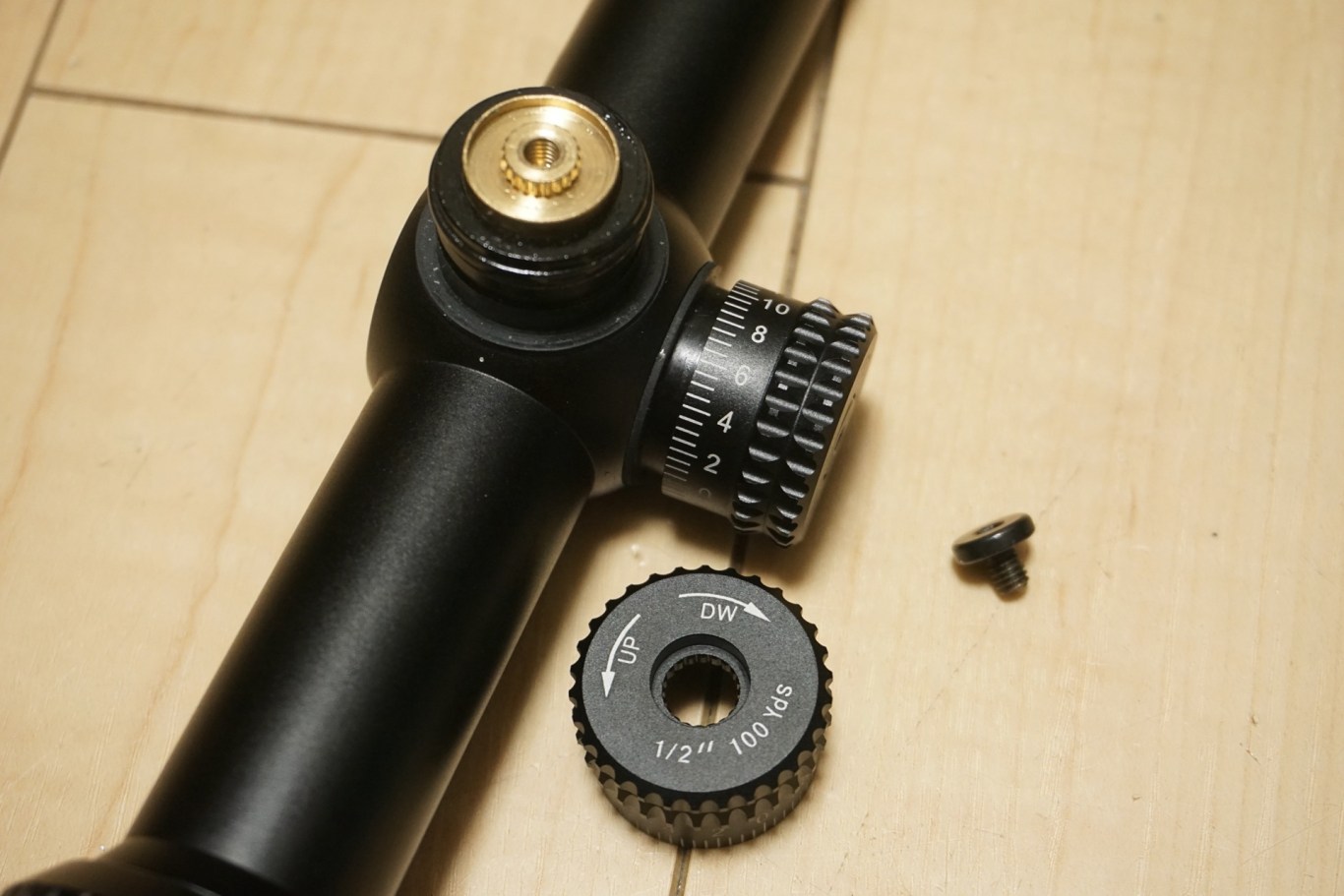 1万円を切る価格の高コスパ系ショートスコープ、Vector Optics
