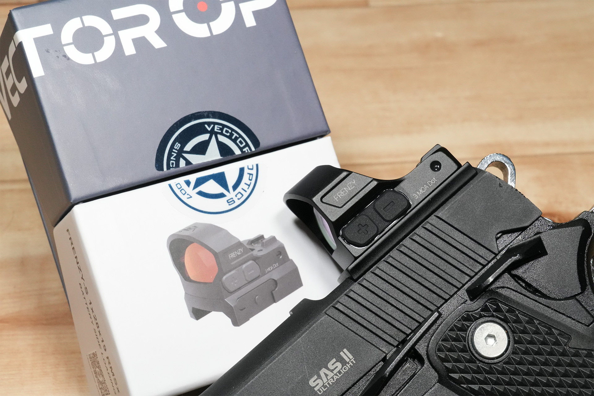 スタイリッシュでコンパクトなFrenzyシリーズの新作、Vector Optics