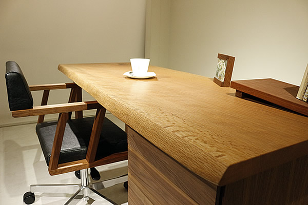 無垢材一枚板作品紹介】樫一枚板デスク | 近藤工芸BLOG
