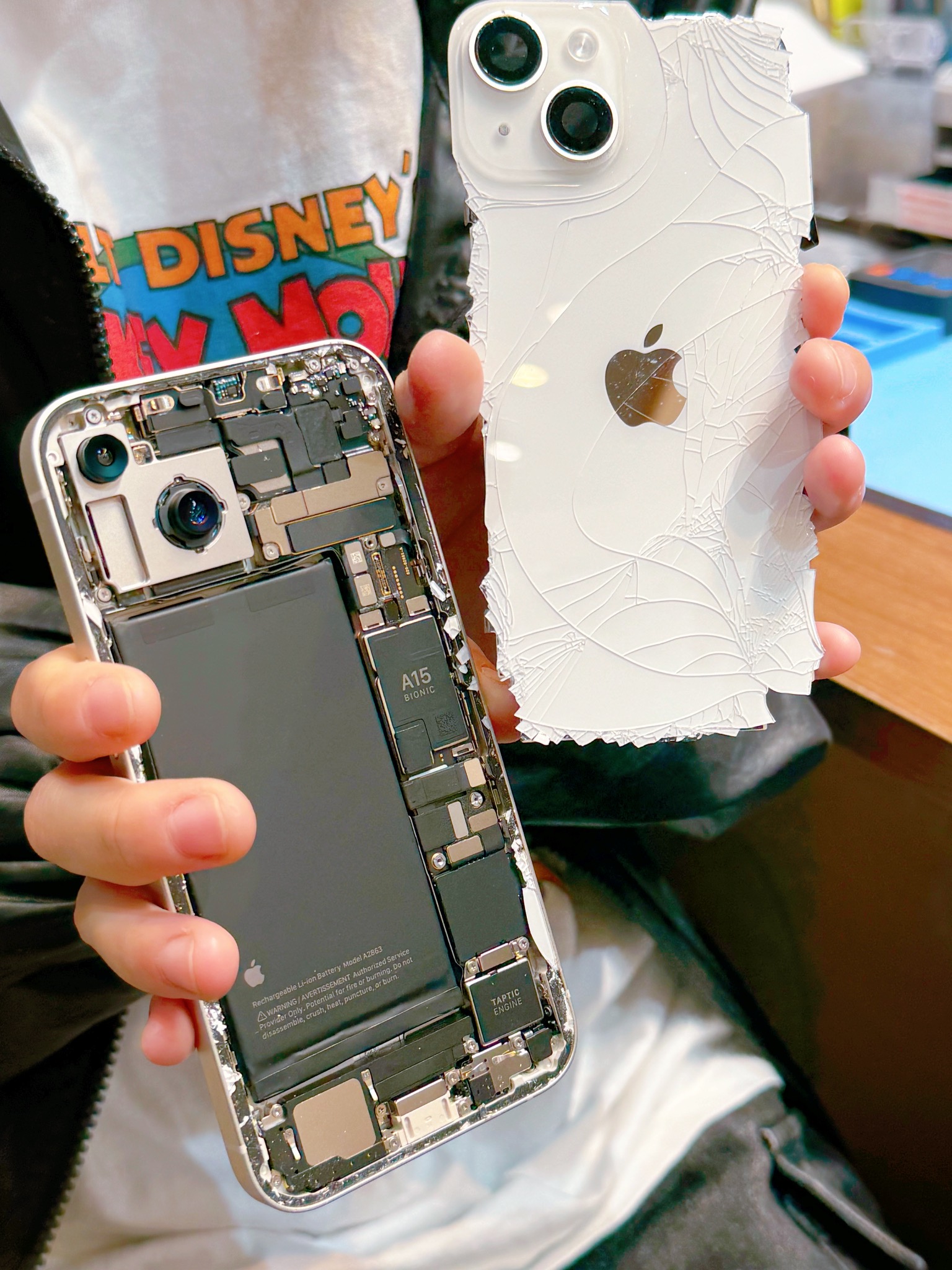 赤池店】iPhone14の背面割れ修理【日進市赤池からご来店】 | iPhone