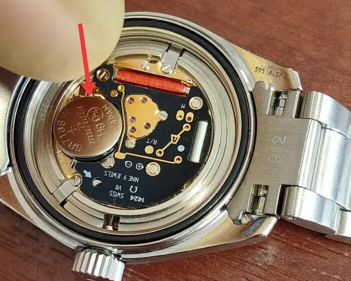 オメガシーマスターの電池交換料金をワンコイン以内に安くする方法