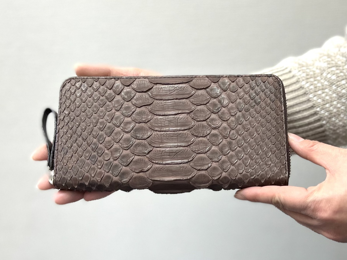 再入荷】ダイヤモンドパイソンラウンドファスナー長財布完成いたしまし