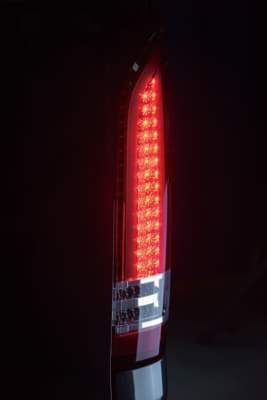トヨタ・ハイエース用「新作LEDテールランプ」2タイプがダズフェローズ