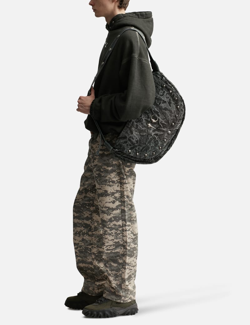 サグクラブ - CAMO SLING BAG | HBX