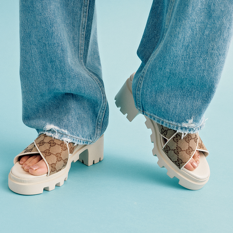 今季【グッチ】のヒールサンダルが新鮮！軽量ソールで美脚効果も抜群