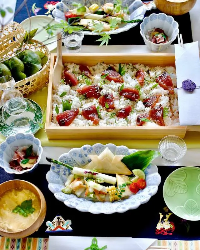 有田焼 染錦兜型菖蒲絵 箸置 ｜ 四季折々のおしゃれな和食器通販サイト