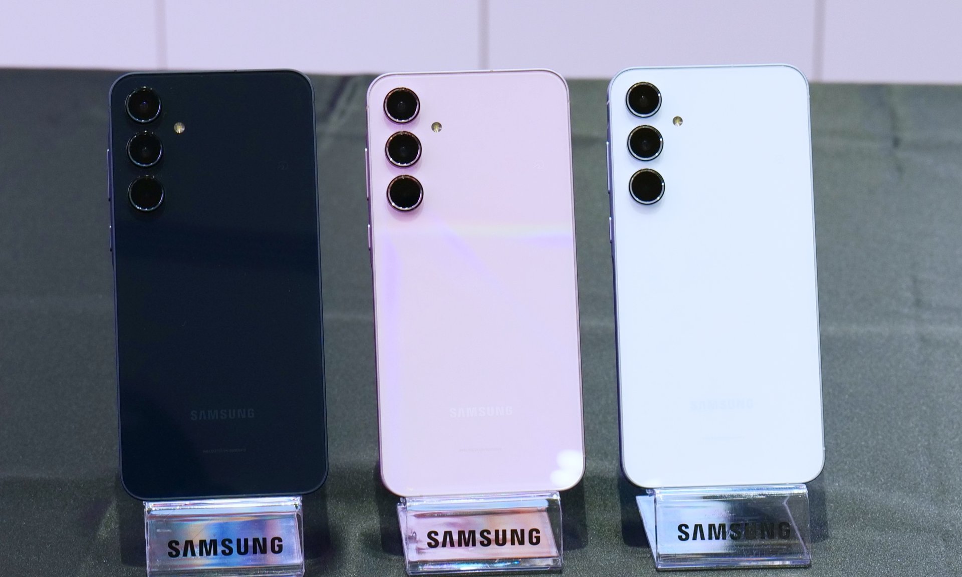 Galaxy A55 5G」ドコモとau／UQ mobileが発売 microSDスロット搭載