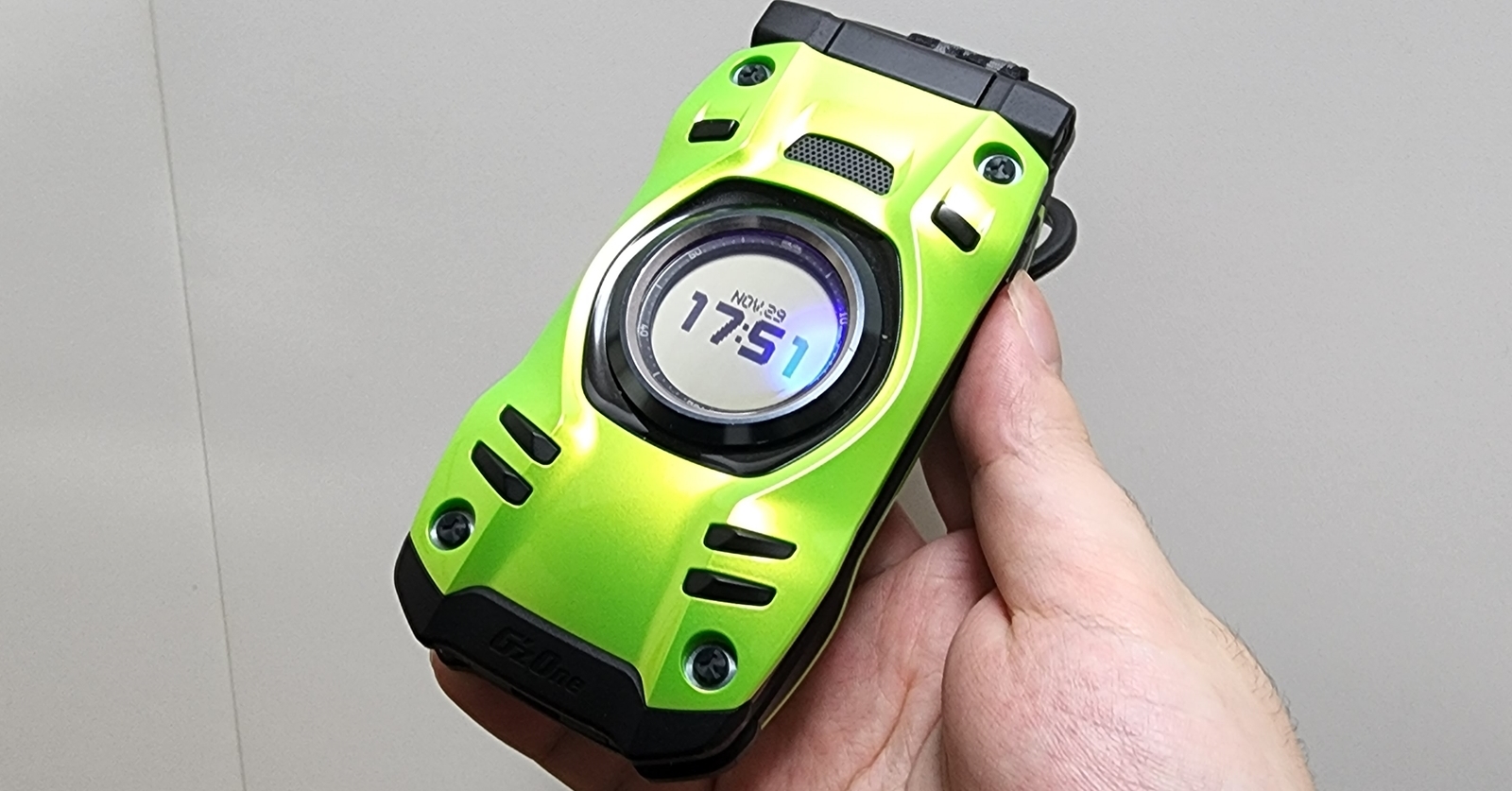 G'zOne TYPE-XX」1年使用レビュー スマホ全盛でもG'zOneケータイを