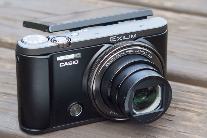 コンデジとスマホがスムーズに連携する技ありの1台――カシオのEXILIM
