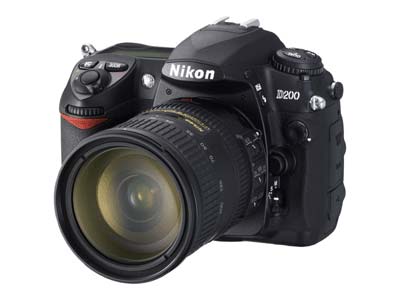 ニコン、1020万画素CCDを搭載したハイアマチュアDSLR「ニコンD200