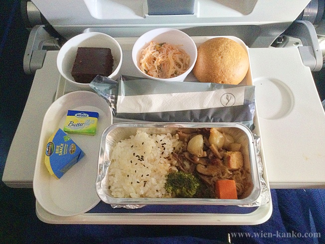 ルフトハンザLH714便 ミュンヘン～羽田の機内食 - ウィーンの街を公認